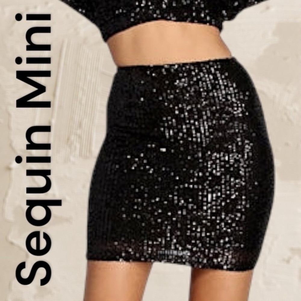 Stretchy Sparkling Sequin Miniskirt in Black NWT Size: One size / Color: black